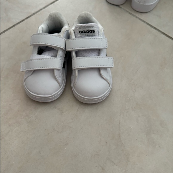 Black and white kids velcro adidas - Picture 3 of 4